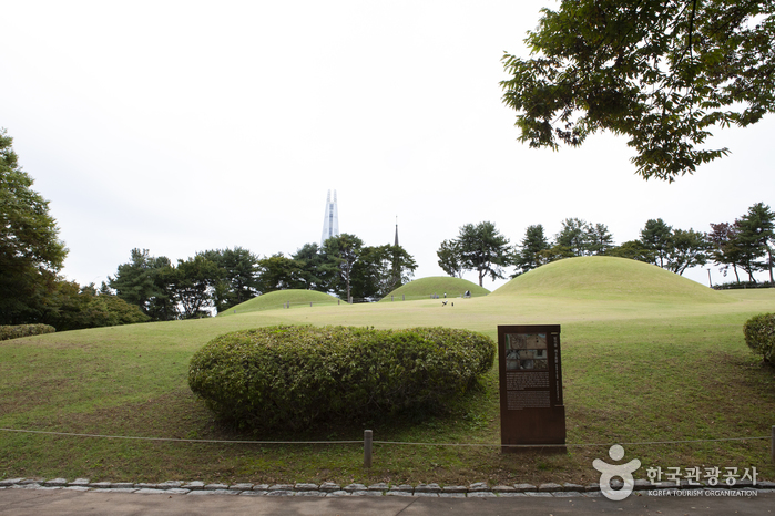 Ancient tombs in Bangi-dong